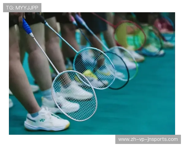 羽毛球蛇球怎么打